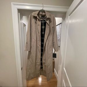 London Fog Women’s Raincoat - Size 14